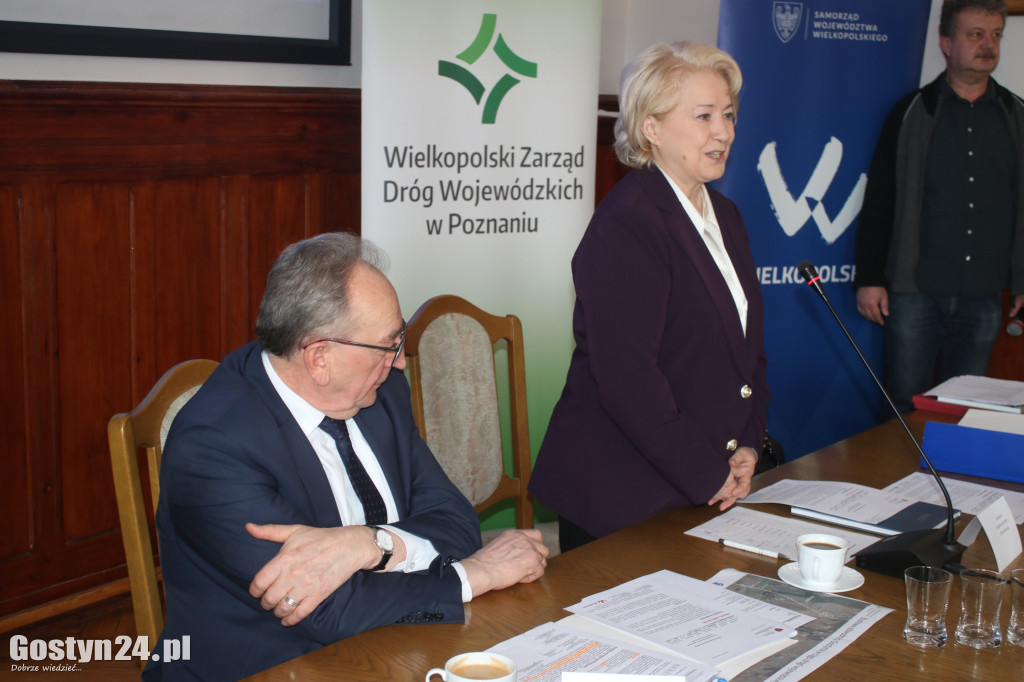 Posiedzenie radnych i spacer po obwodnicy DW434