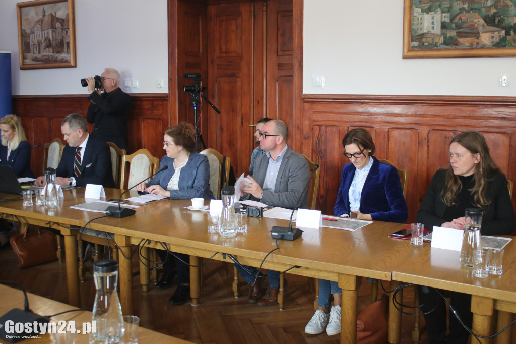 Posiedzenie radnych i spacer po obwodnicy DW434