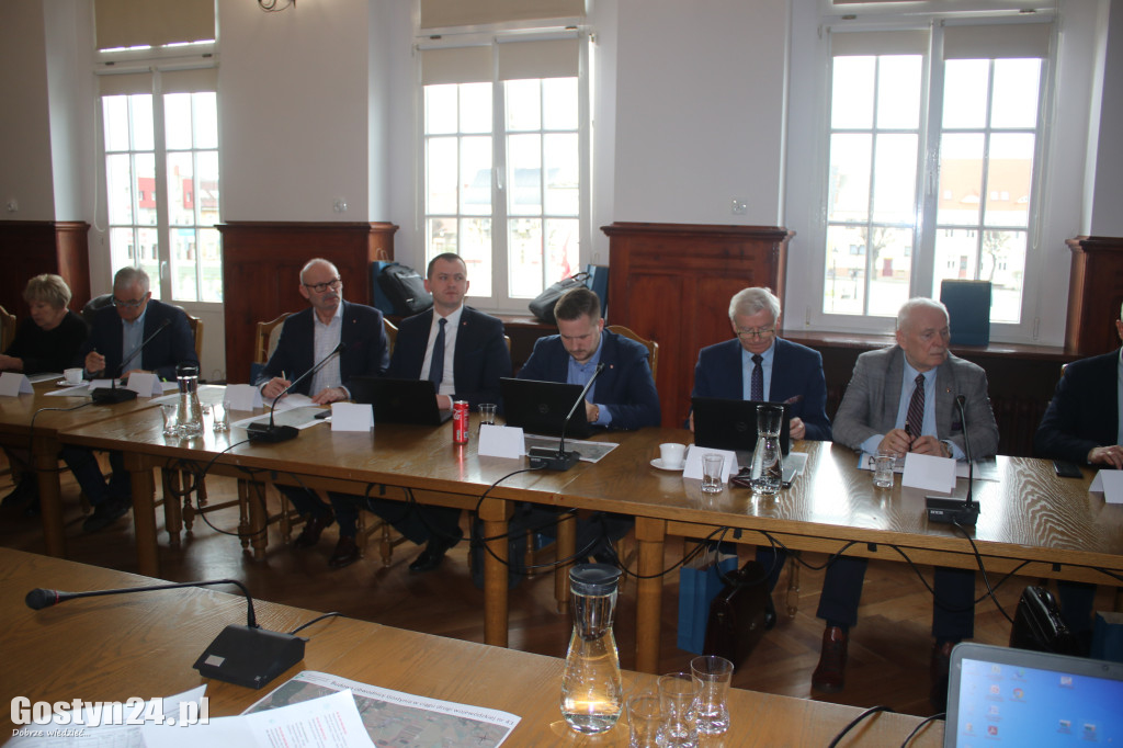 Posiedzenie radnych i spacer po obwodnicy DW434