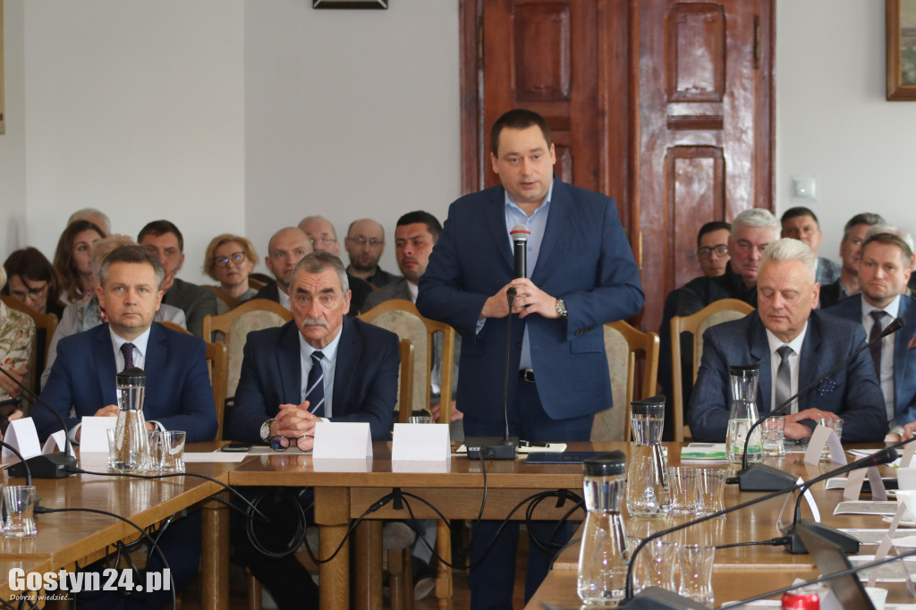 Posiedzenie radnych i spacer po obwodnicy DW434