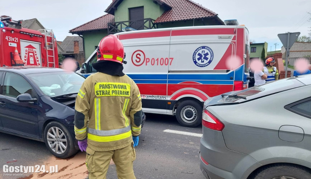 Zderzenie dwóch samochodów w Kunowie