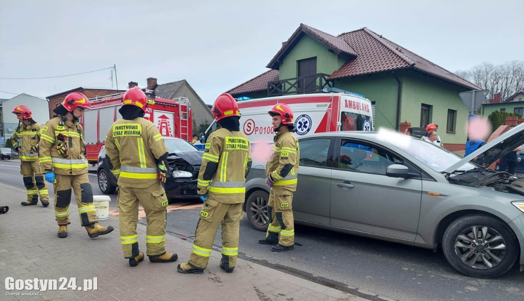 Zderzenie dwóch samochodów w Kunowie