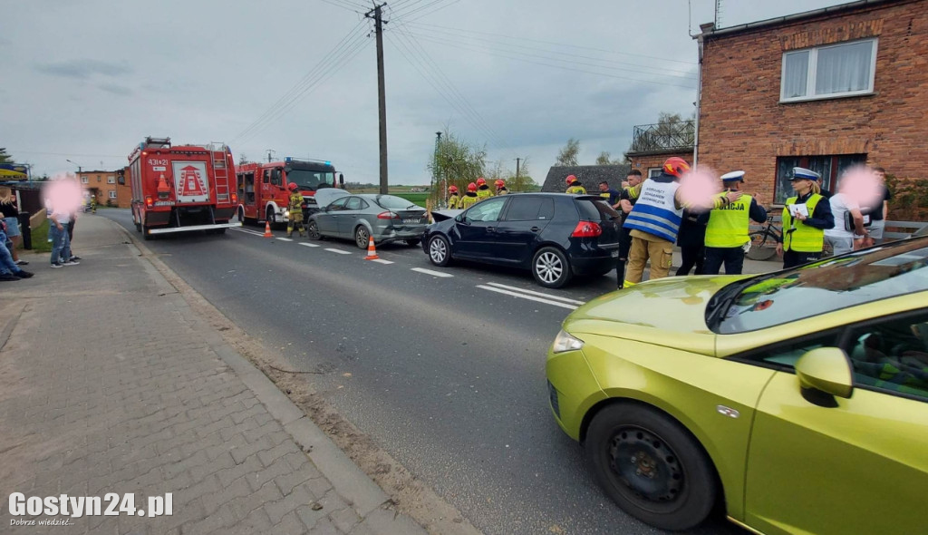 Zderzenie dwóch samochodów w Kunowie