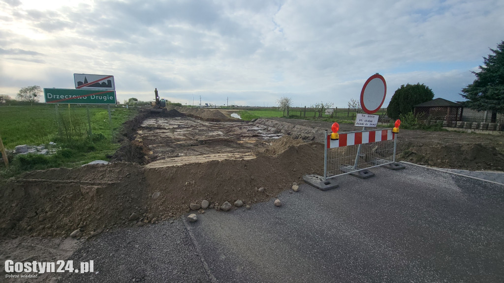 Remont ul. Drzęczewskiej i drogi w Drzęczewie Drugim