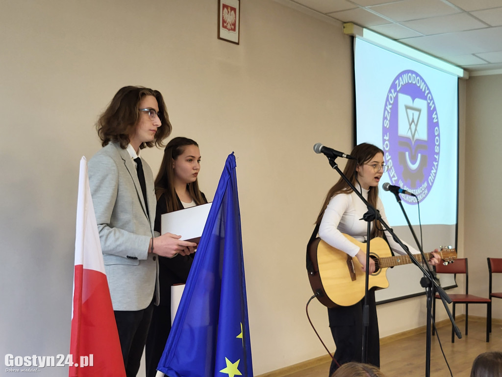 Absolwenci ZSZ odebrali świadectwa