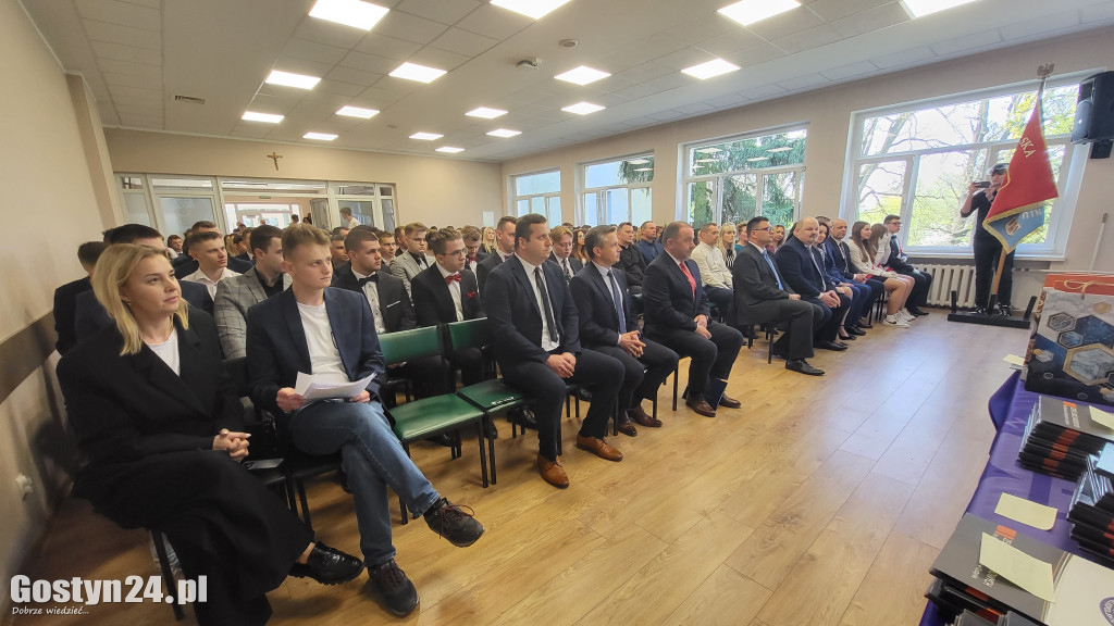 Absolwenci ZSZ odebrali świadectwa