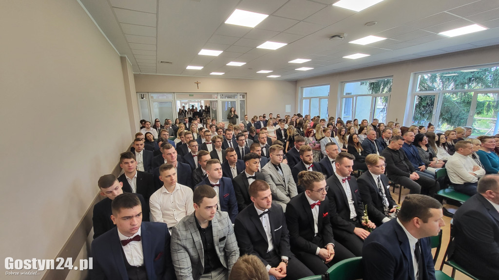 Absolwenci ZSZ odebrali świadectwa