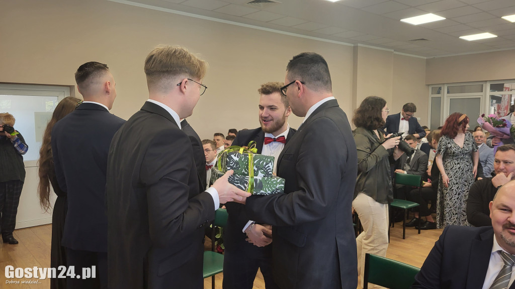 Absolwenci ZSZ odebrali świadectwa
