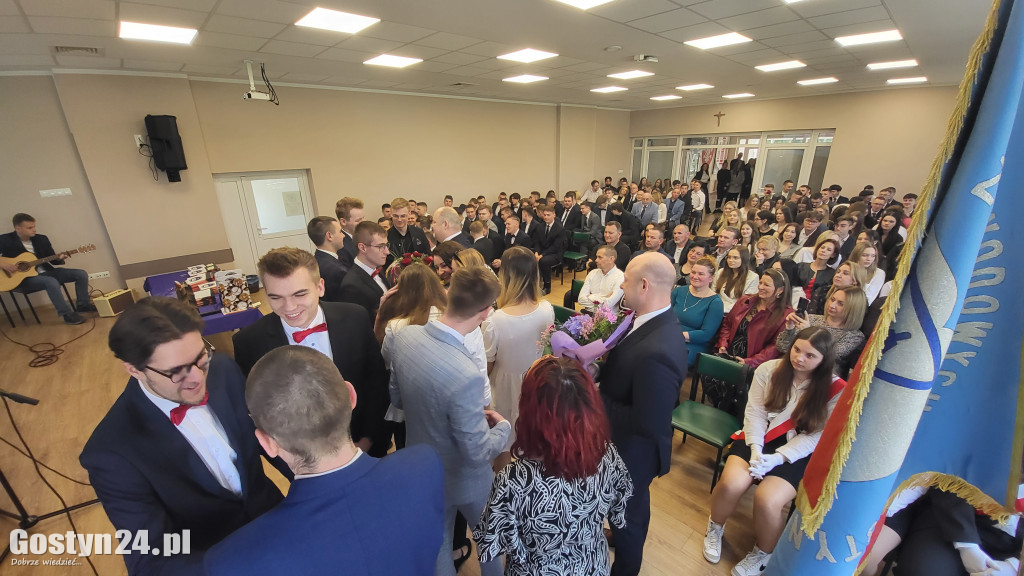 Absolwenci ZSZ odebrali świadectwa