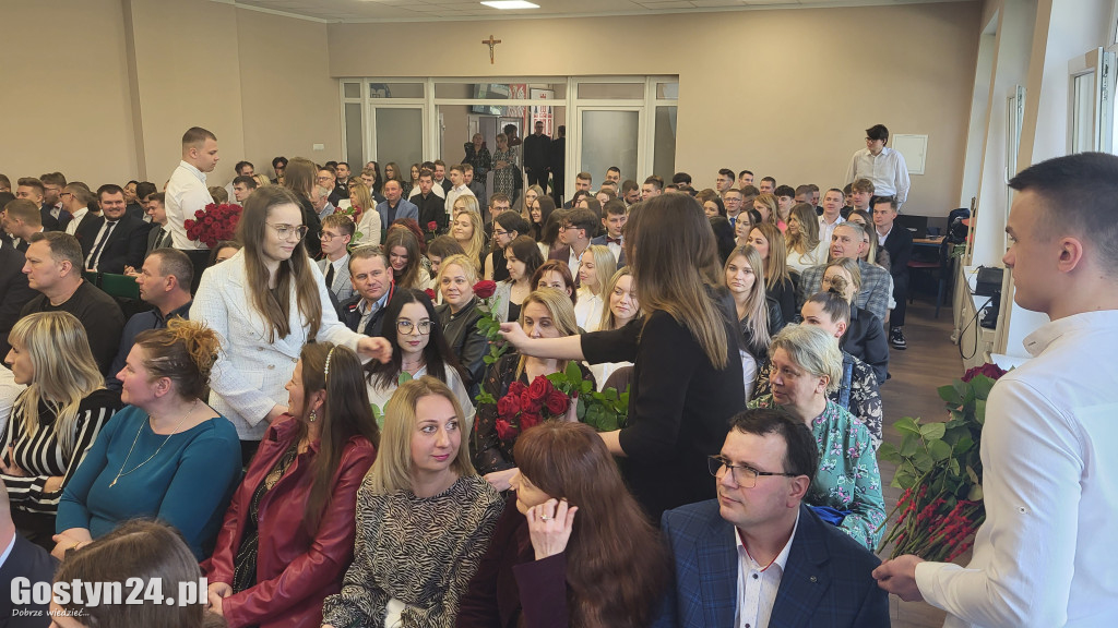 Absolwenci ZSZ odebrali świadectwa
