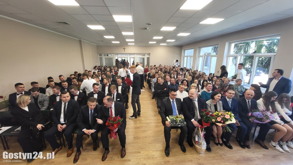 Absolwenci ZSZ odebrali świadectwa