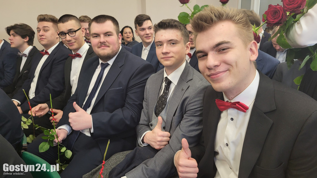 Absolwenci ZSZ odebrali świadectwa