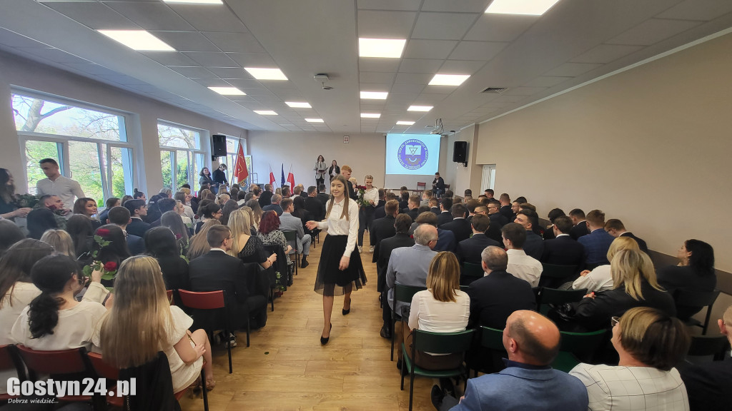 Absolwenci ZSZ odebrali świadectwa