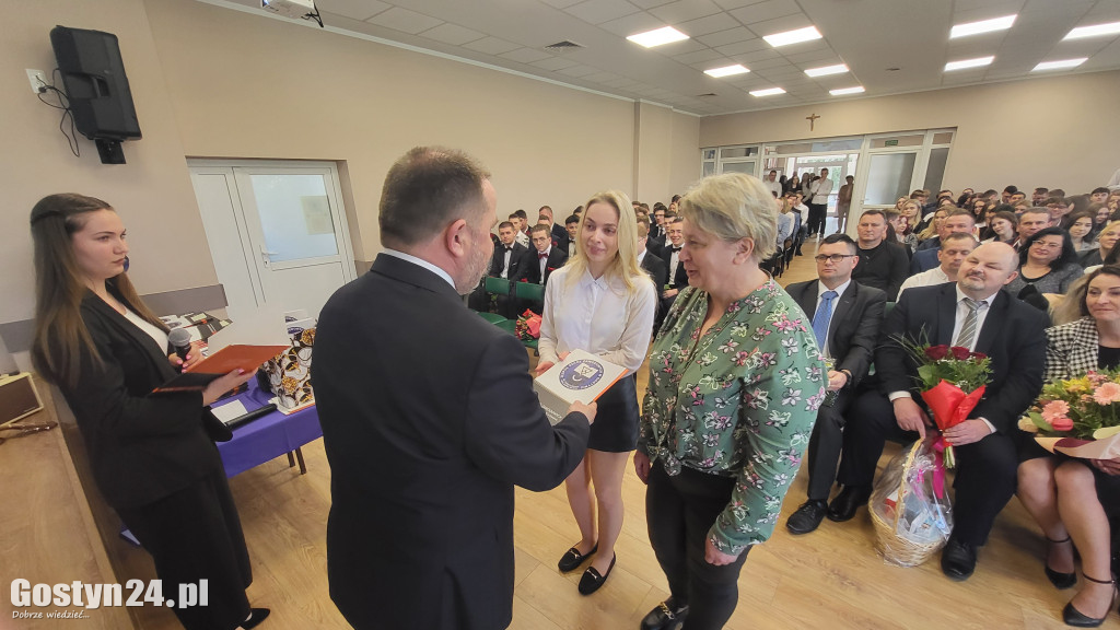Absolwenci ZSZ odebrali świadectwa