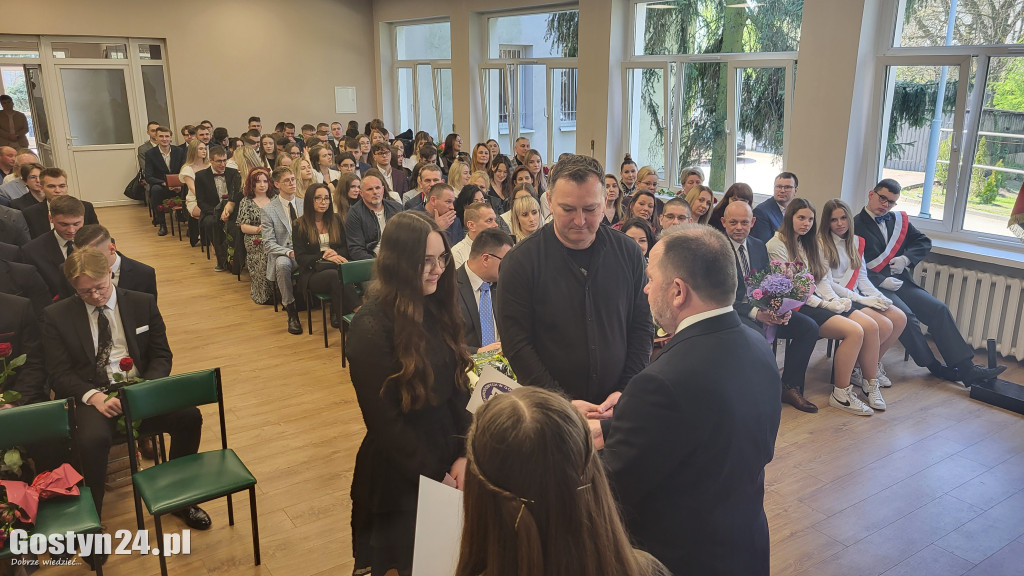 Absolwenci ZSZ odebrali świadectwa