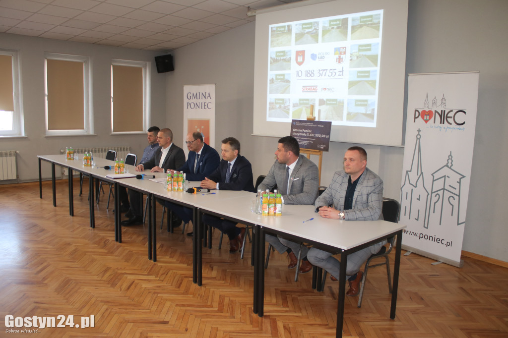 Podpisanie umowy na inwestycje drogowe w gminie Poniec
