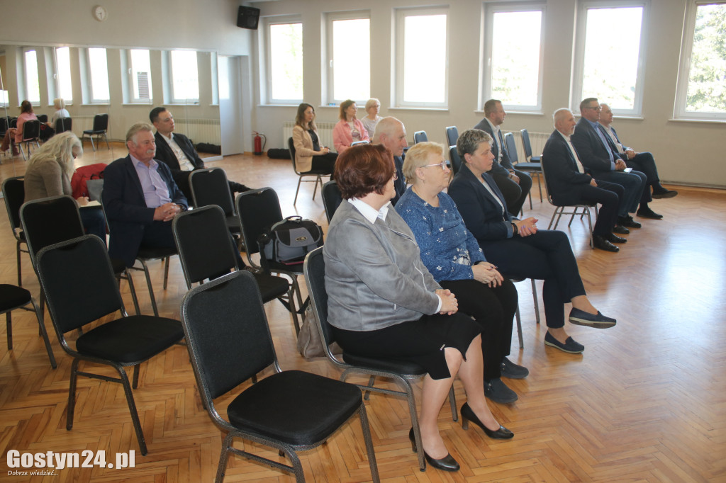 Podpisanie umowy na inwestycje drogowe w gminie Poniec