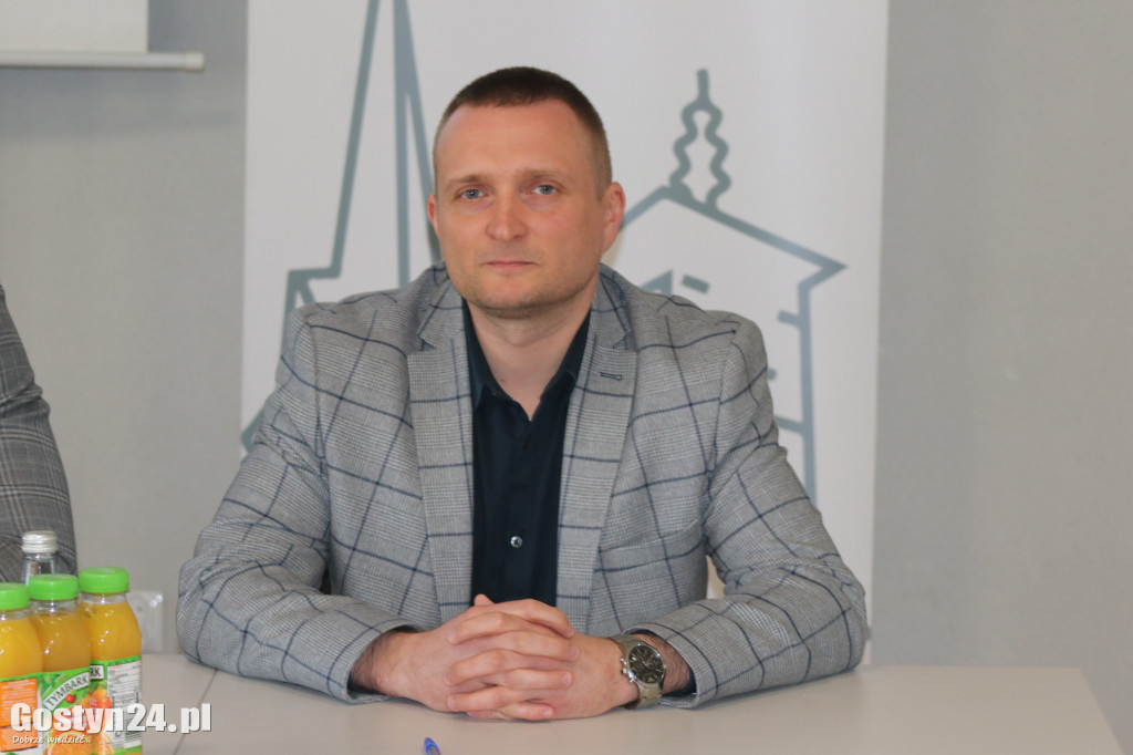 Podpisanie umowy na inwestycje drogowe w gminie Poniec