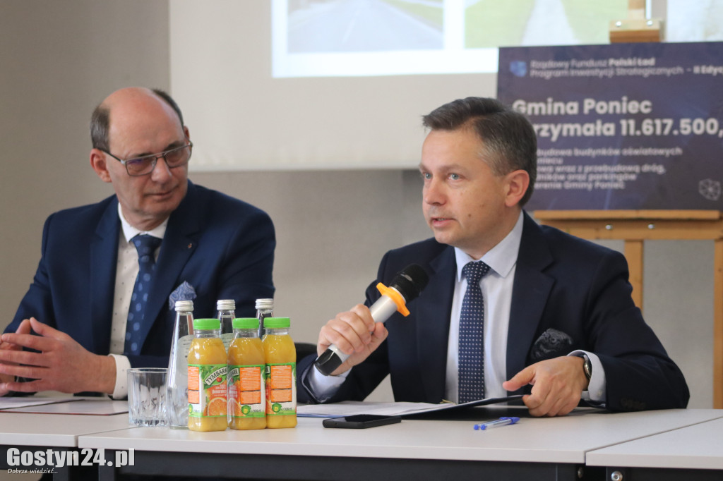 Podpisanie umowy na inwestycje drogowe w gminie Poniec