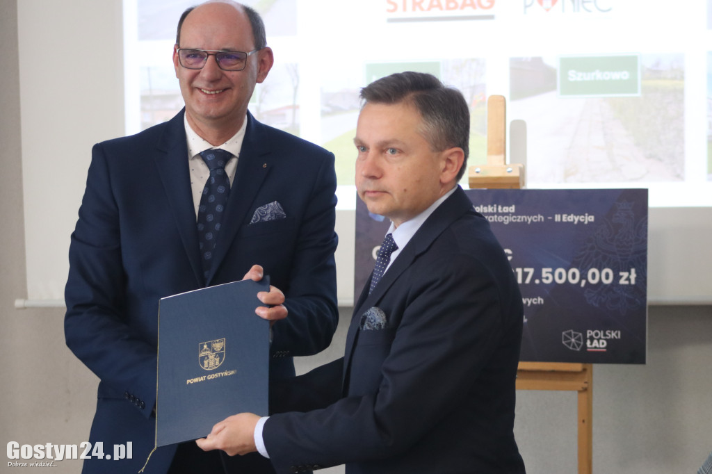 Podpisanie umowy na inwestycje drogowe w gminie Poniec