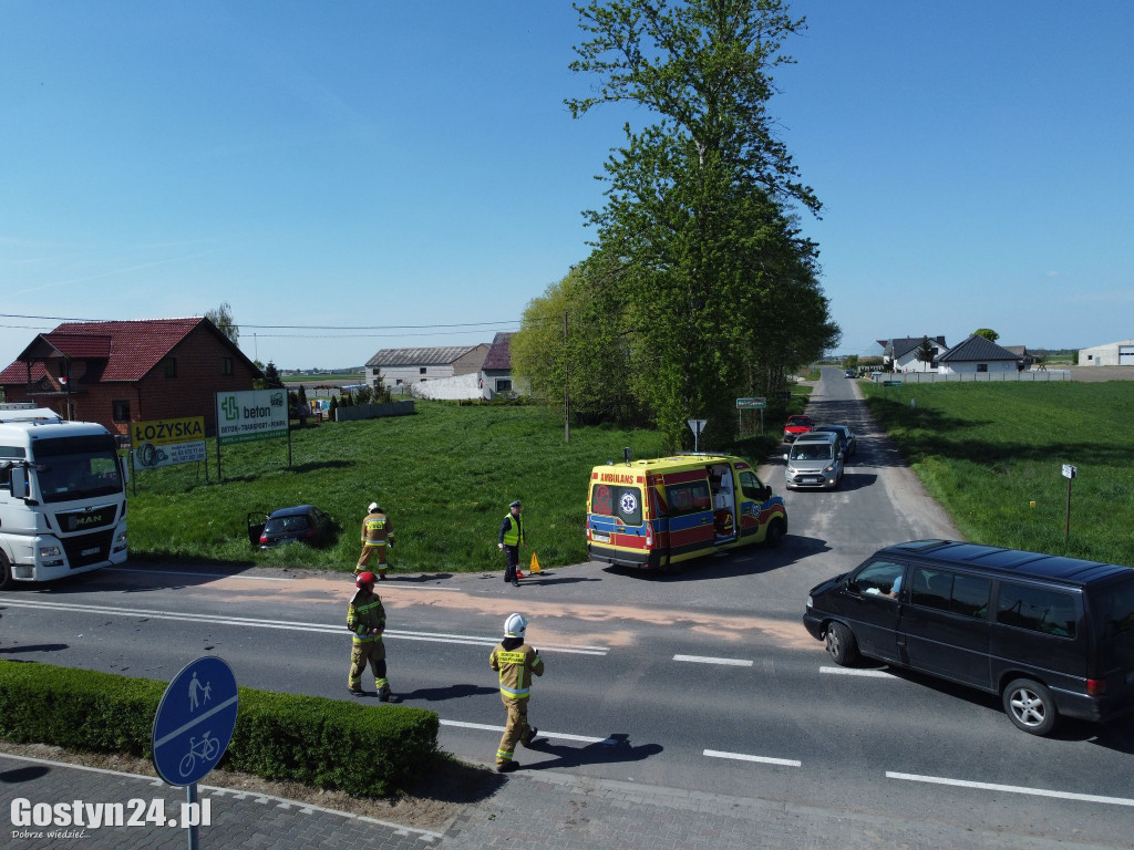 Wypadek na K12. Zderzyły się osobówki