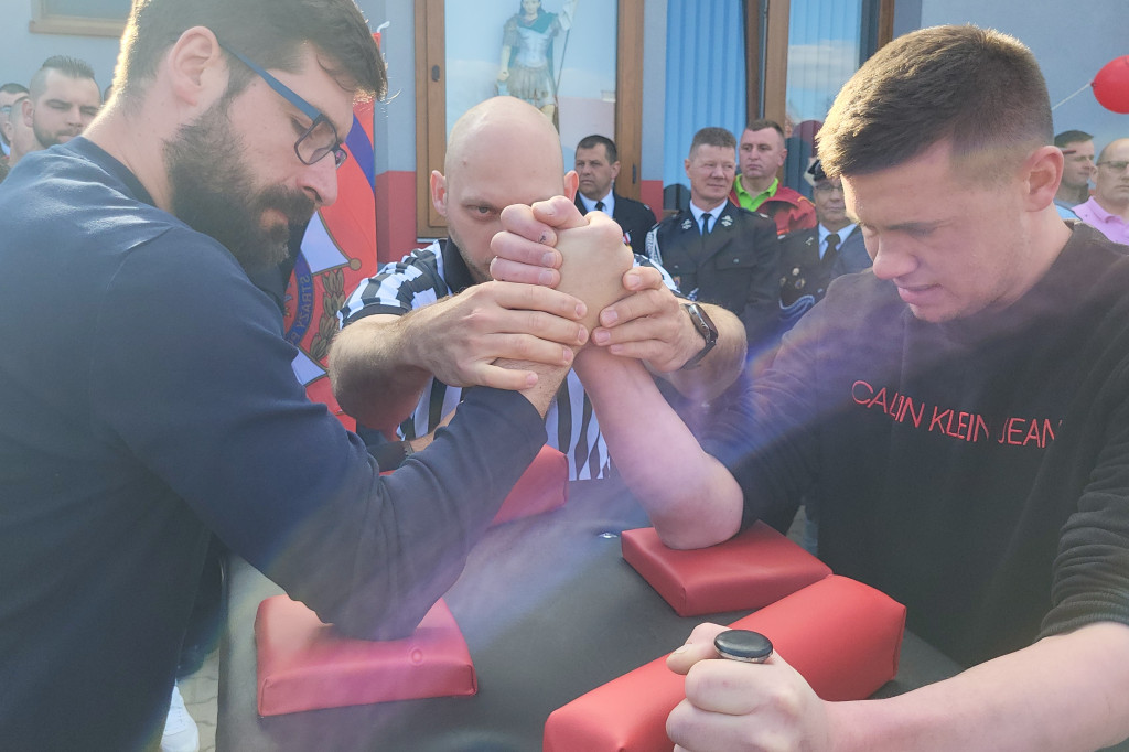 I Mistrzostwa Gminy Pępowo w Siłowaniu na Rękę