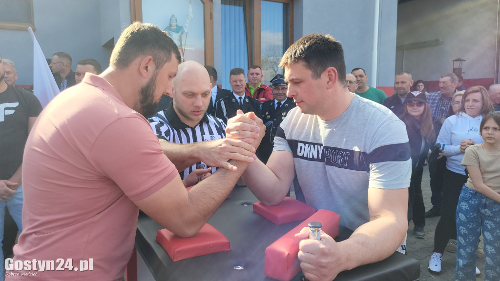 I Mistrzostwa Gminy Pępowo w Siłowaniu na Rękę