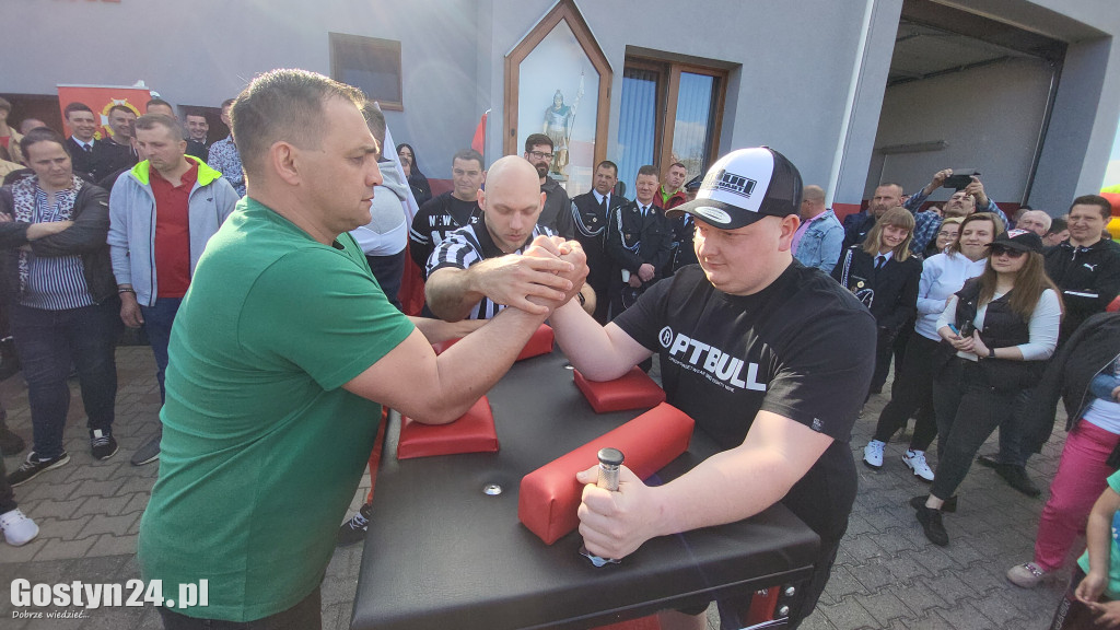 I Mistrzostwa Gminy Pępowo w Siłowaniu na Rękę