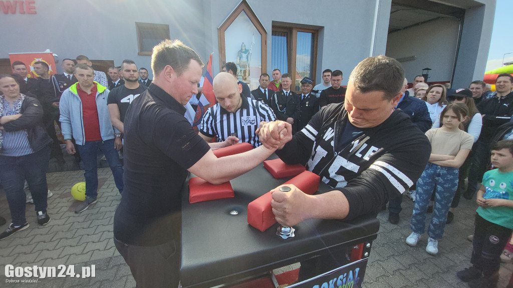 I Mistrzostwa Gminy Pępowo w Siłowaniu na Rękę