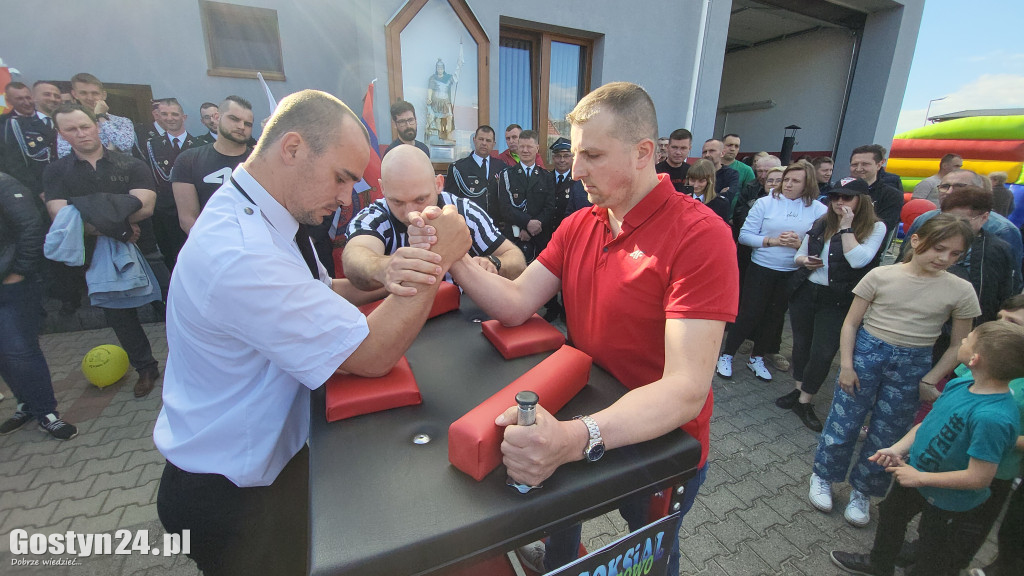 I Mistrzostwa Gminy Pępowo w Siłowaniu na Rękę