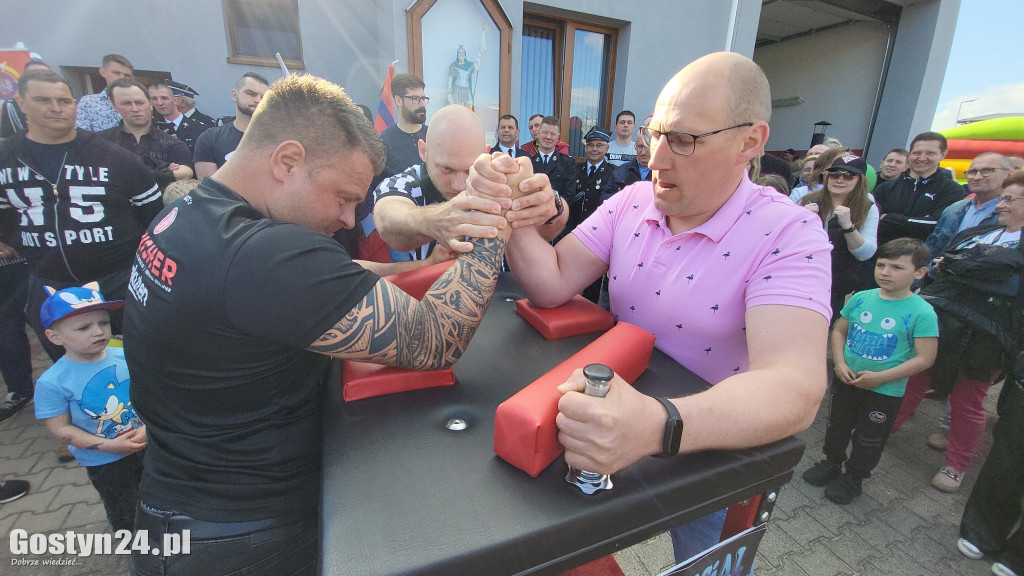 I Mistrzostwa Gminy Pępowo w Siłowaniu na Rękę