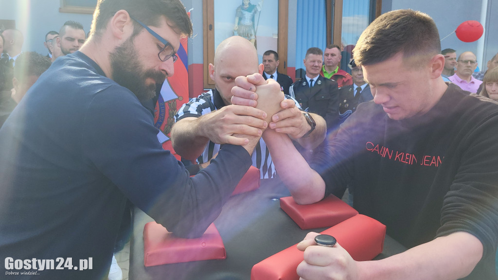 I Mistrzostwa Gminy Pępowo w Siłowaniu na Rękę