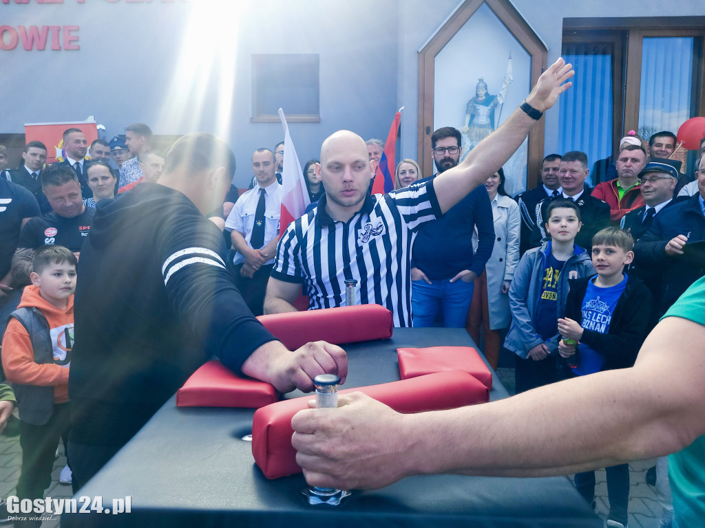 I Mistrzostwa Gminy Pępowo w Siłowaniu na Rękę
