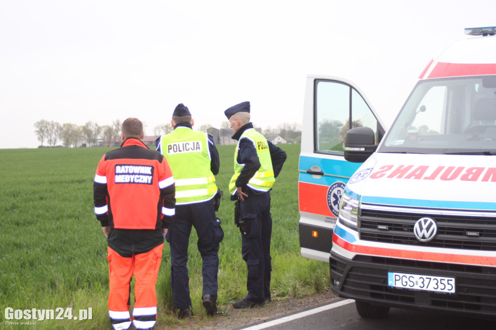 Motocyklista uderzył w barierkę. Był pijany
