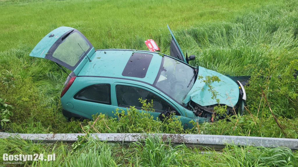 Wypadek w Łęce Małej. Dwie osoby potrzebowały pomocy