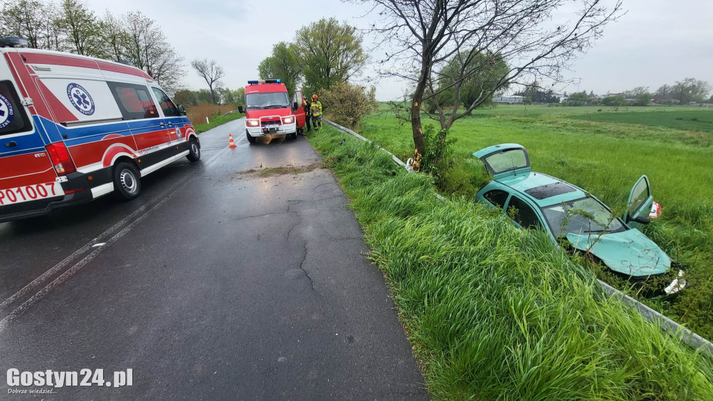 Wypadek w Łęce Małej. Dwie osoby potrzebowały pomocy