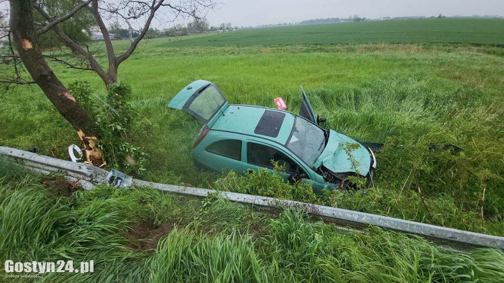 Wypadek w Łęce Małej. Dwie osoby potrzebowały pomocy