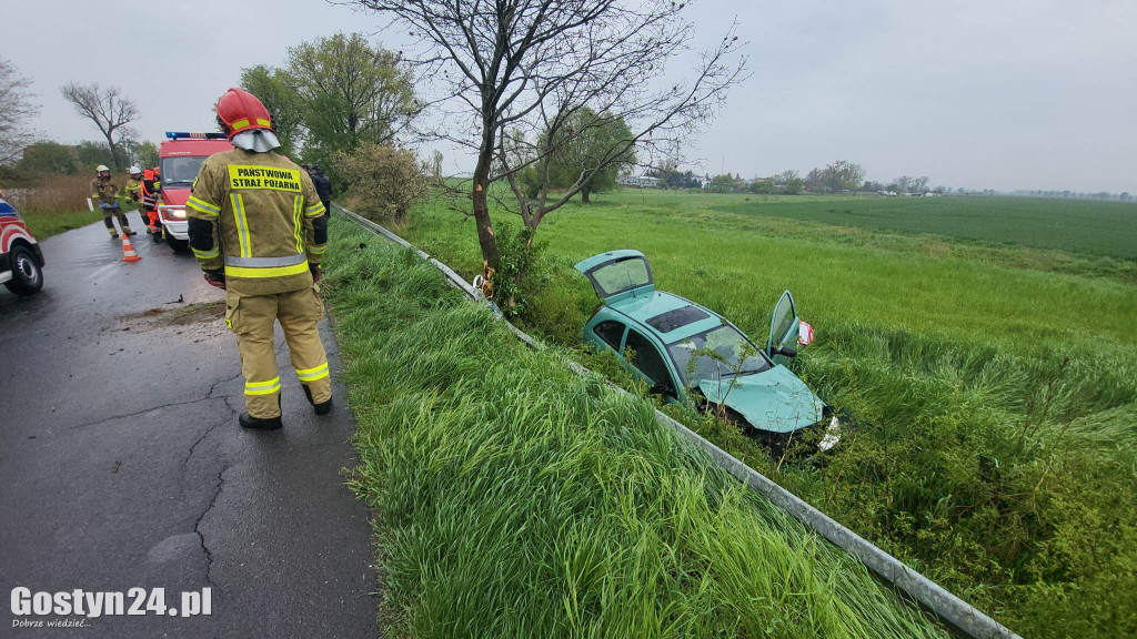 Wypadek w Łęce Małej. Dwie osoby potrzebowały pomocy