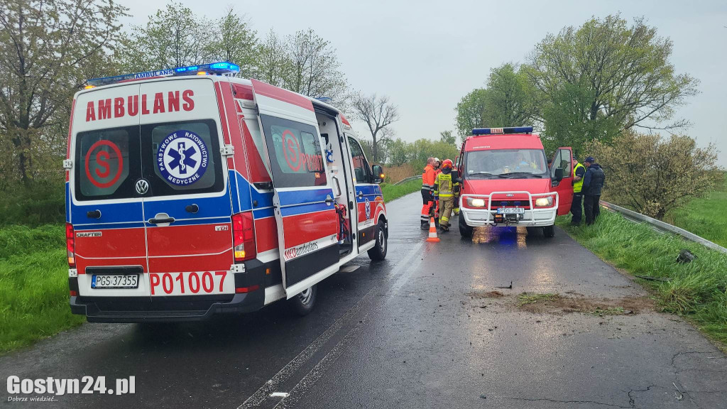 Wypadek w Łęce Małej. Dwie osoby potrzebowały pomocy