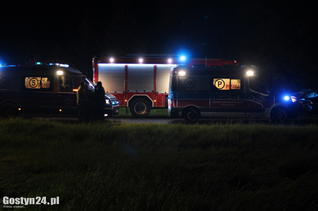 Tragiczny wypadek pod Pogorzelą. Nie żyje 18-leetni kierowca