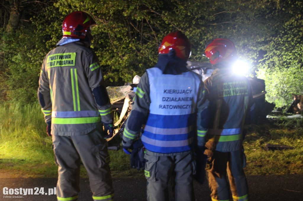 Tragiczny wypadek pod Pogorzelą. Nie żyje 18-leetni kierowca