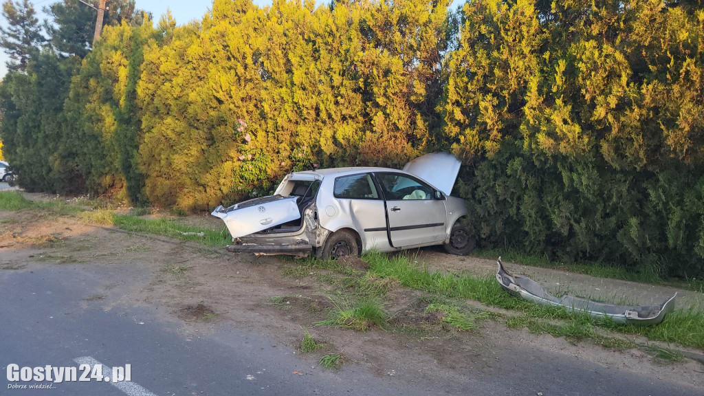 Wypadek z udziałem pięciu młodych ludzi pod Poniecem
