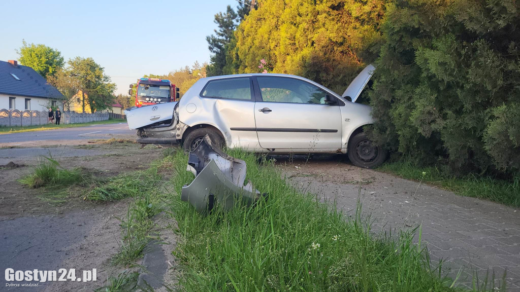 Wypadek z udziałem pięciu młodych ludzi pod Poniecem