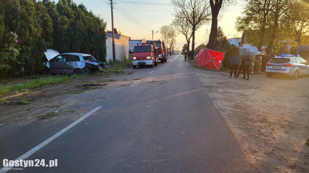 Wypadek z udziałem pięciu młodych ludzi pod Poniecem