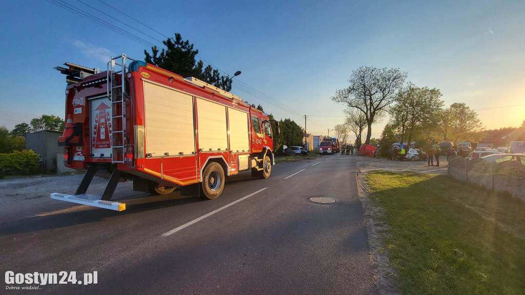 Wypadek z udziałem pięciu młodych ludzi pod Poniecem