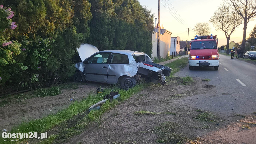 Wypadek z udziałem pięciu młodych ludzi pod Poniecem