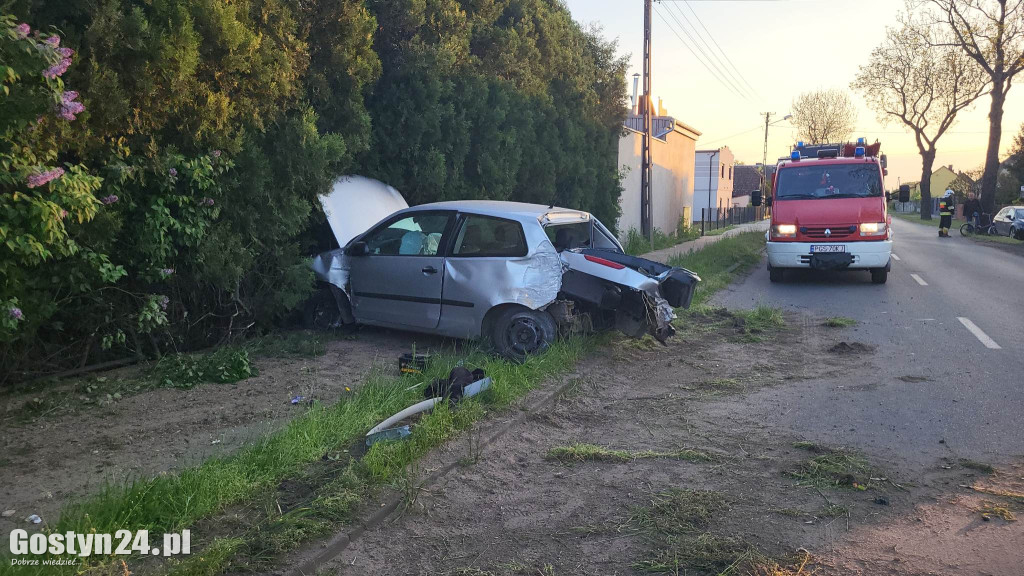 Wypadek z udziałem pięciu młodych ludzi pod Poniecem
