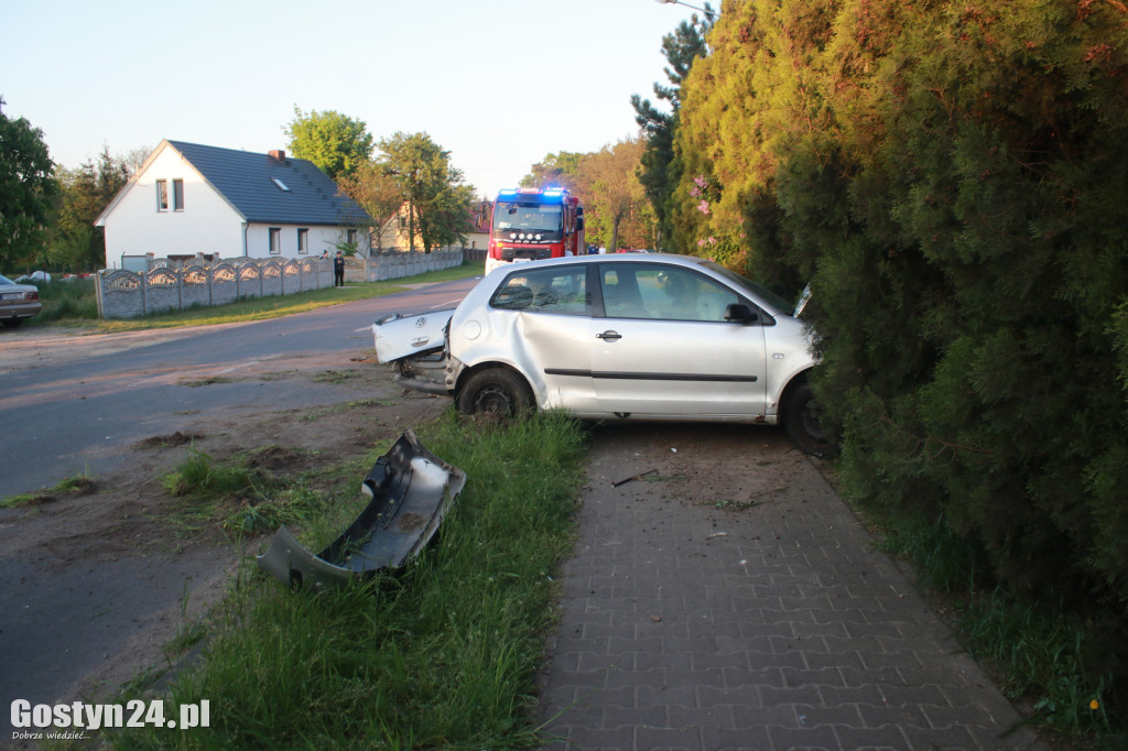 Wypadek z udziałem pięciu młodych ludzi pod Poniecem