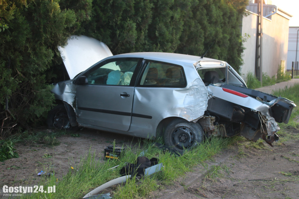 Wypadek z udziałem pięciu młodych ludzi pod Poniecem