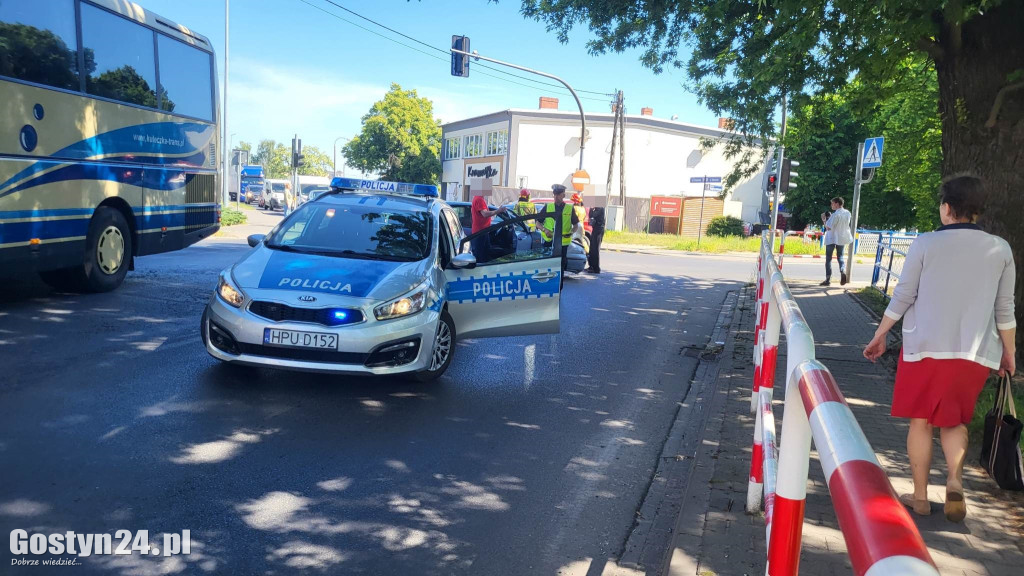 Kolizja samochodów przy gostyńskim kinie